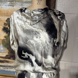 Natori Black and White silk Blouse